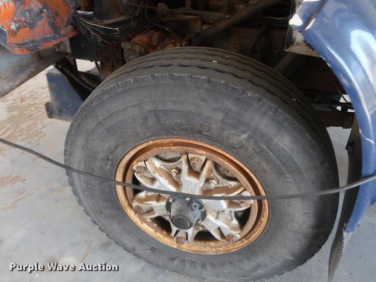 image for item EP9321 1997 International 4900 construction truck