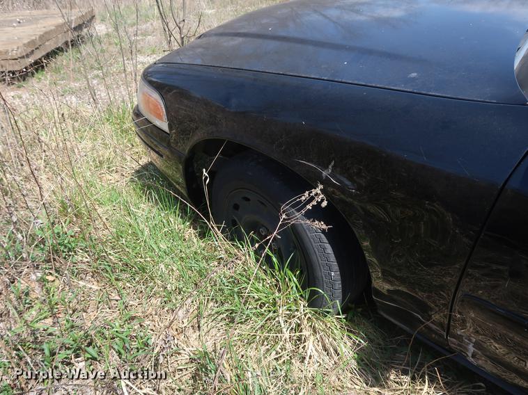 image for item EP9326 2003 Ford Crown Victoria Police Interceptor