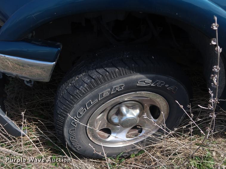 image for item EP9327 2001 Ford F150 SuperCab pickup truck