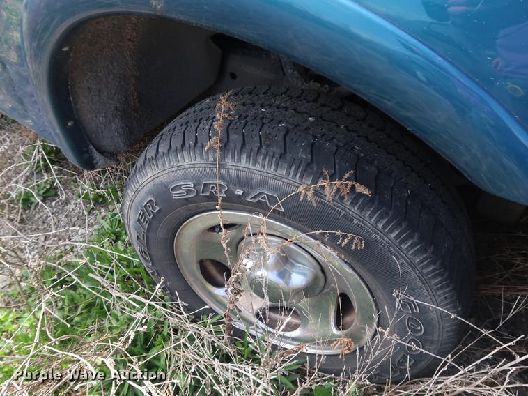 image for item EP9327 2001 Ford F150 SuperCab pickup truck