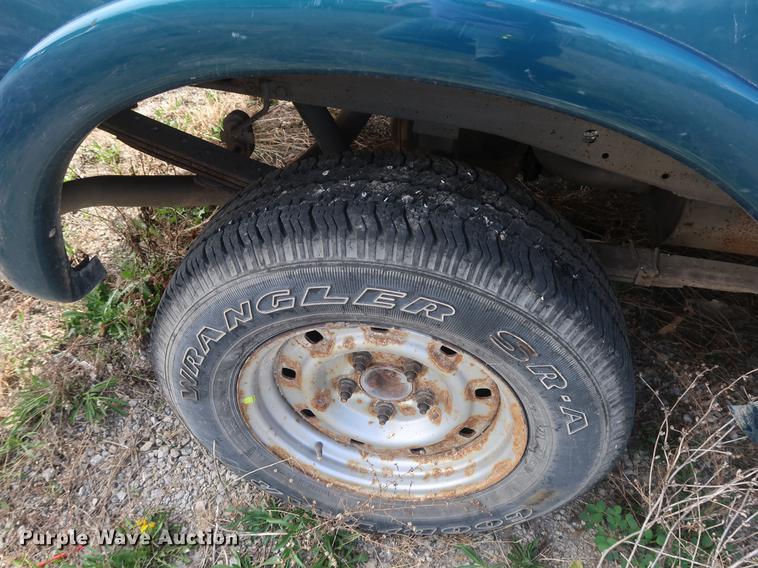 image for item EP9327 2001 Ford F150 SuperCab pickup truck