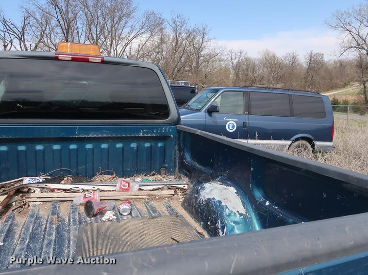 image for item EP9327 2001 Ford F150 SuperCab pickup truck