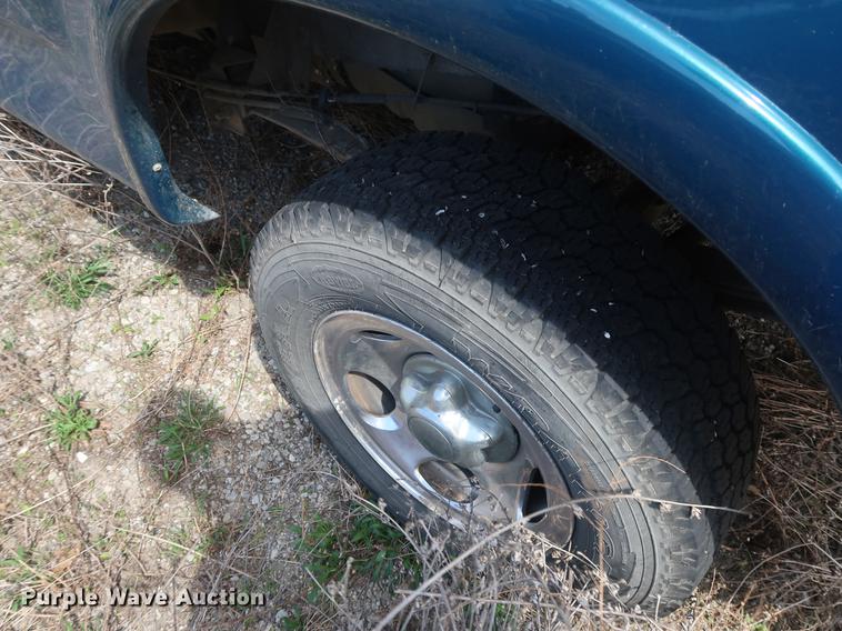 image for item EP9327 2001 Ford F150 SuperCab pickup truck