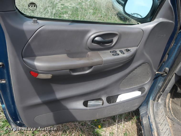 image for item EP9327 2001 Ford F150 SuperCab pickup truck