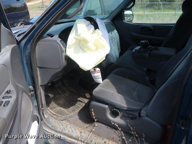 image for item EP9327 2001 Ford F150 SuperCab pickup truck