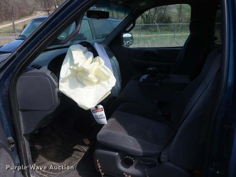 image for item EP9327 2001 Ford F150 SuperCab pickup truck