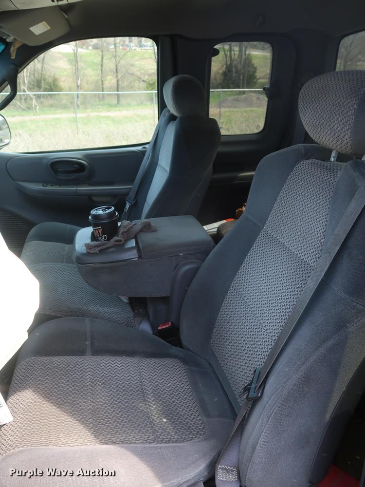 image for item EP9327 2001 Ford F150 SuperCab pickup truck