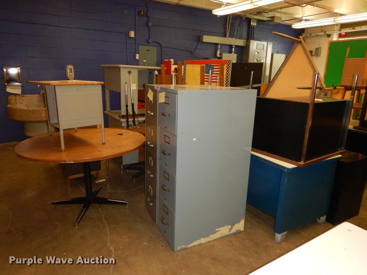 Furniture in Kansas City, KS Item EQ9885 sold Purple Wave