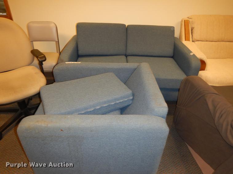 (4) couches in Kansas City, KS Item EQ9906 sold Purple Wave