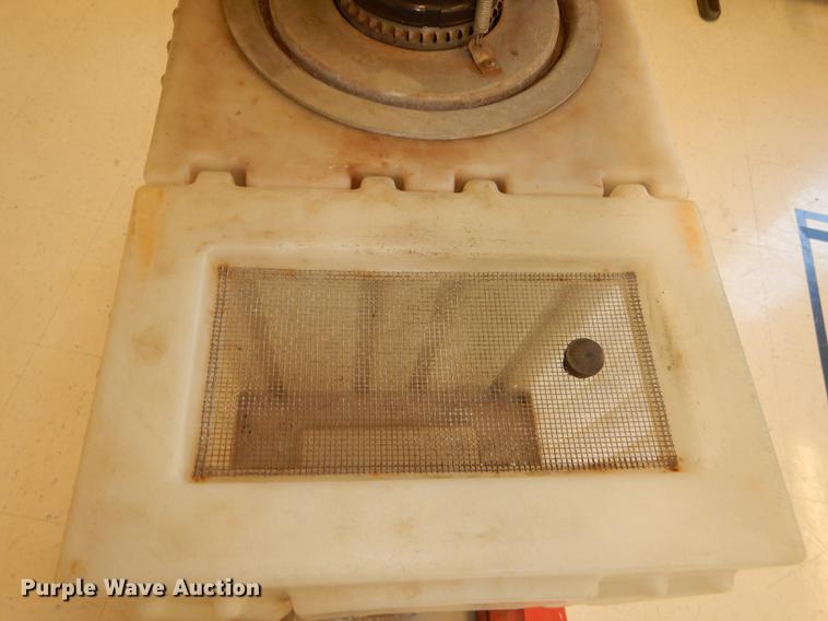 image for item EQ9938 Dayton 3Z667 floor scrubber