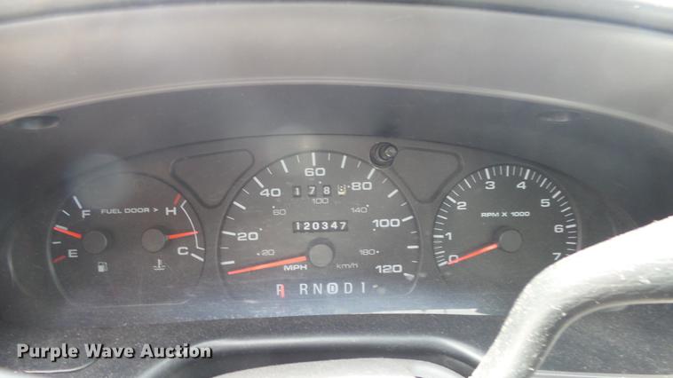 image for item EX9213 2003 Ford Taurus