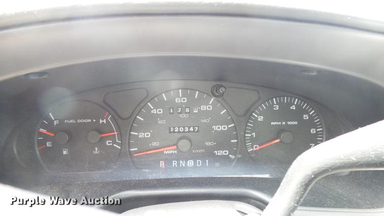 image for item EX9213 2003 Ford Taurus