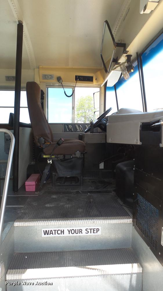image for item EX9215 2001 International school bus