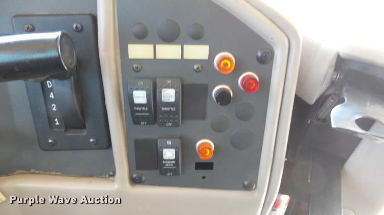 image for item EX9215 2001 International school bus