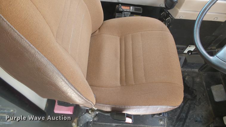 image for item EX9215 2001 International school bus