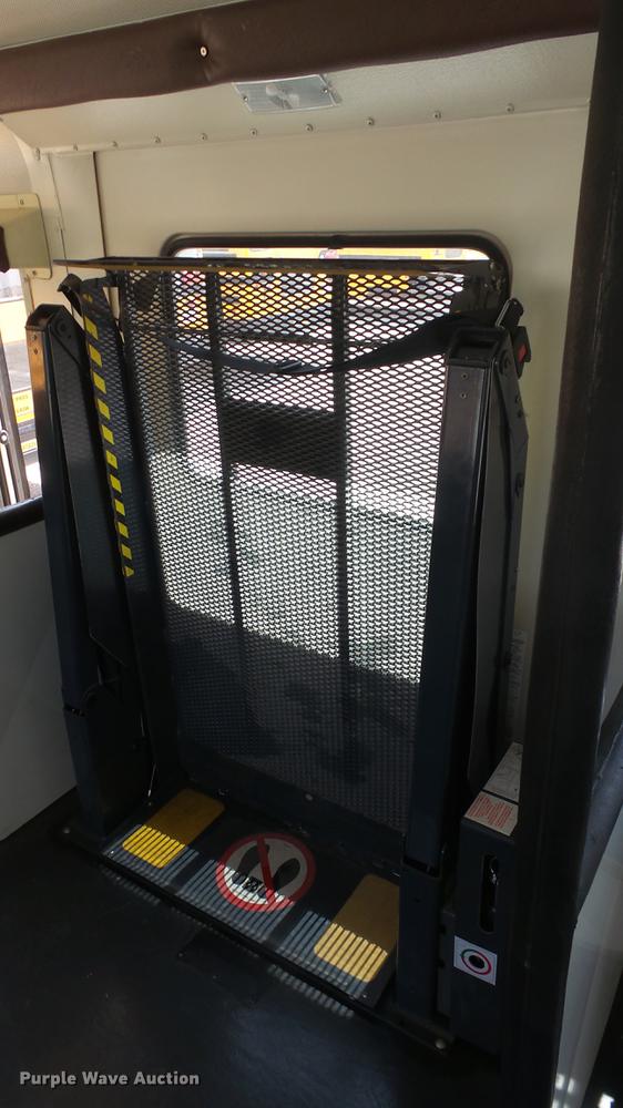 image for item EX9215 2001 International school bus