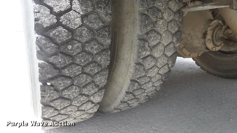 image for item EX9215 2001 International school bus