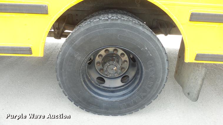 image for item EX9215 2001 International school bus