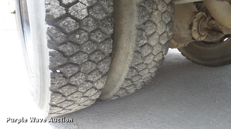 image for item EX9215 2001 International school bus