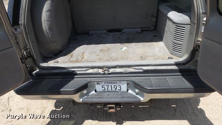 image for item EX9225 1999 Chevrolet Suburban C1500 SUV