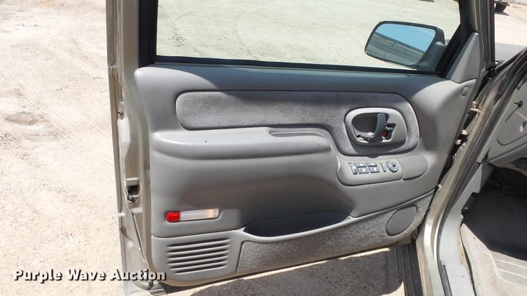 image for item EX9225 1999 Chevrolet Suburban C1500 SUV