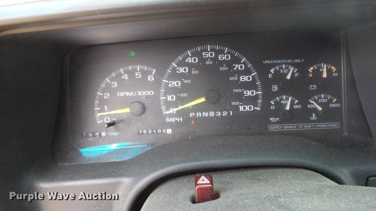 image for item EX9225 1999 Chevrolet Suburban C1500 SUV