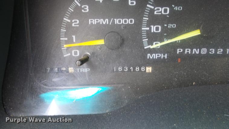 image for item EX9225 1999 Chevrolet Suburban C1500 SUV