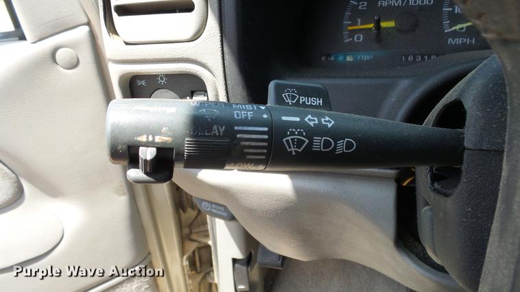 image for item EX9225 1999 Chevrolet Suburban C1500 SUV