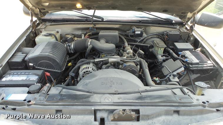 image for item EX9225 1999 Chevrolet Suburban C1500 SUV