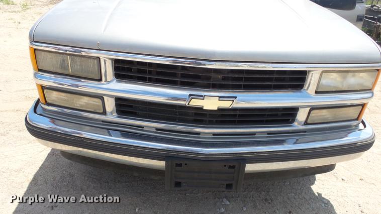 image for item EX9225 1999 Chevrolet Suburban C1500 SUV