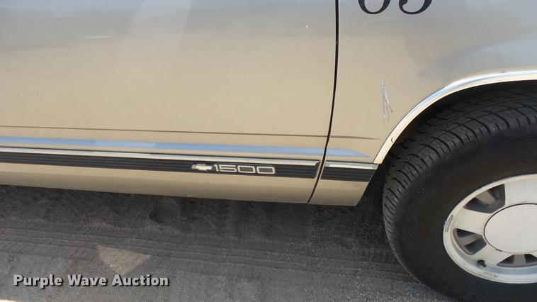 image for item EX9225 1999 Chevrolet Suburban C1500 SUV