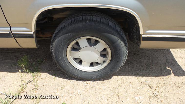 image for item EX9225 1999 Chevrolet Suburban C1500 SUV