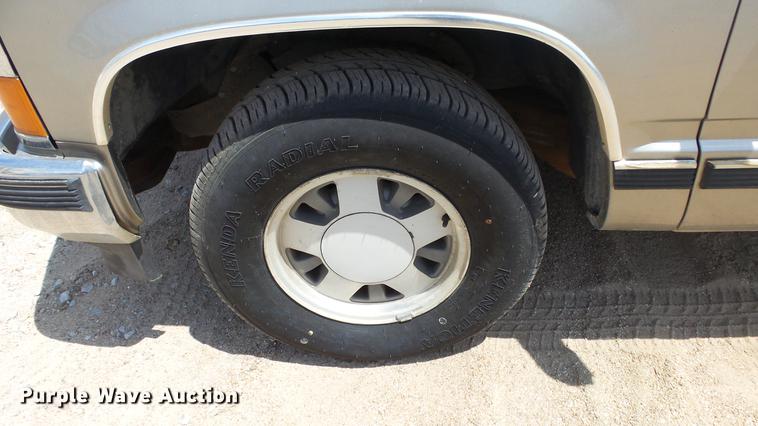 image for item EX9225 1999 Chevrolet Suburban C1500 SUV