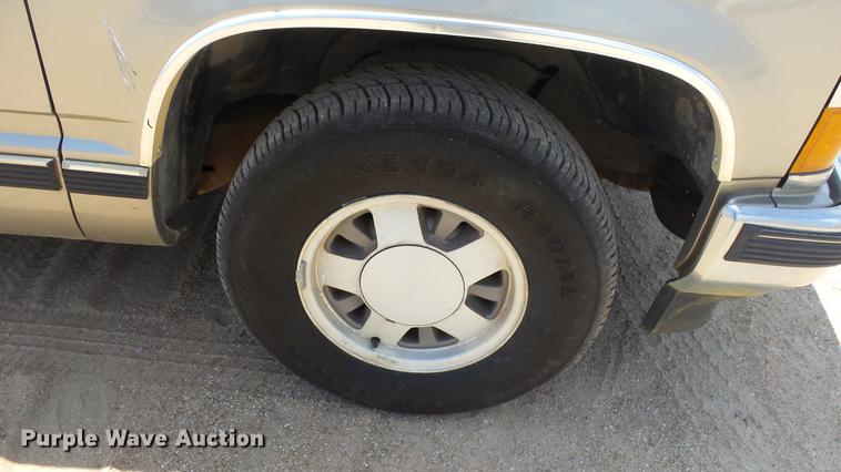 image for item EX9225 1999 Chevrolet Suburban C1500 SUV