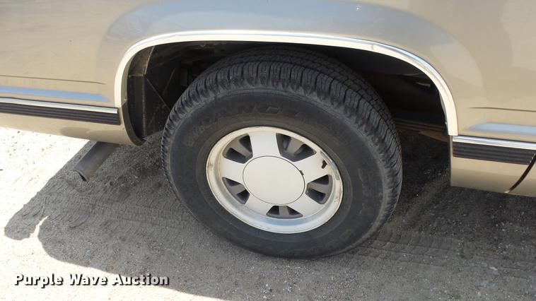 image for item EX9225 1999 Chevrolet Suburban C1500 SUV