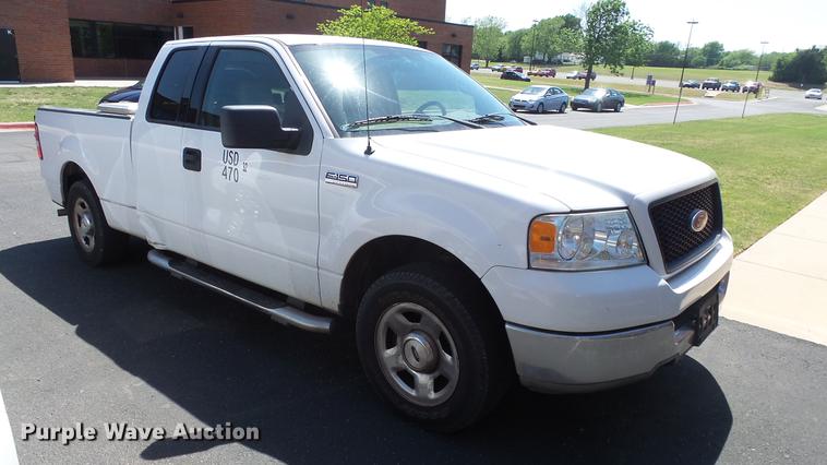 image for item EX9235 2004 Ford F150 SuperCab pickup truck