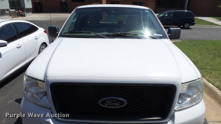 image for item EX9235 2004 Ford F150 SuperCab pickup truck