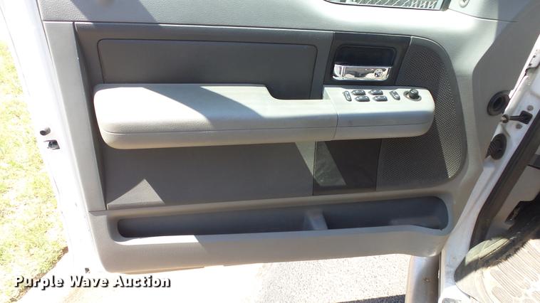 image for item EX9235 2004 Ford F150 SuperCab pickup truck