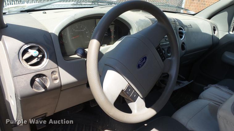 image for item EX9235 2004 Ford F150 SuperCab pickup truck