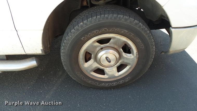 image for item EX9235 2004 Ford F150 SuperCab pickup truck