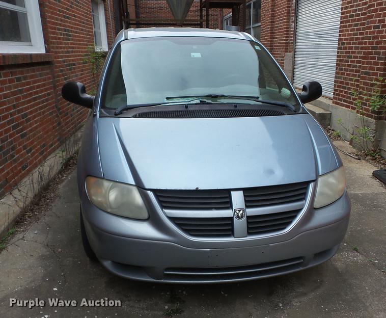 image for item G1120 2005 Dodge Grand Caravan SE van
