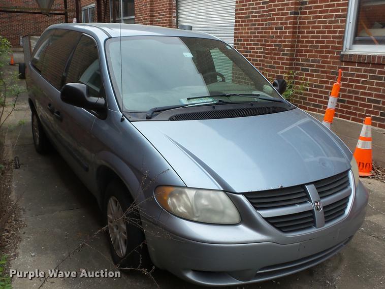 image for item G1120 2005 Dodge Grand Caravan SE van