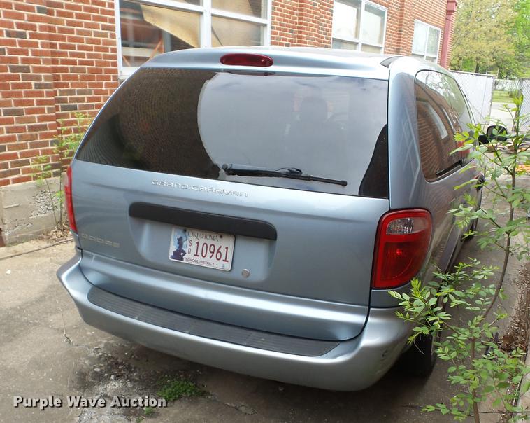 image for item G1120 2005 Dodge Grand Caravan SE van
