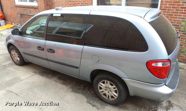 image for item G1120 2005 Dodge Grand Caravan SE van