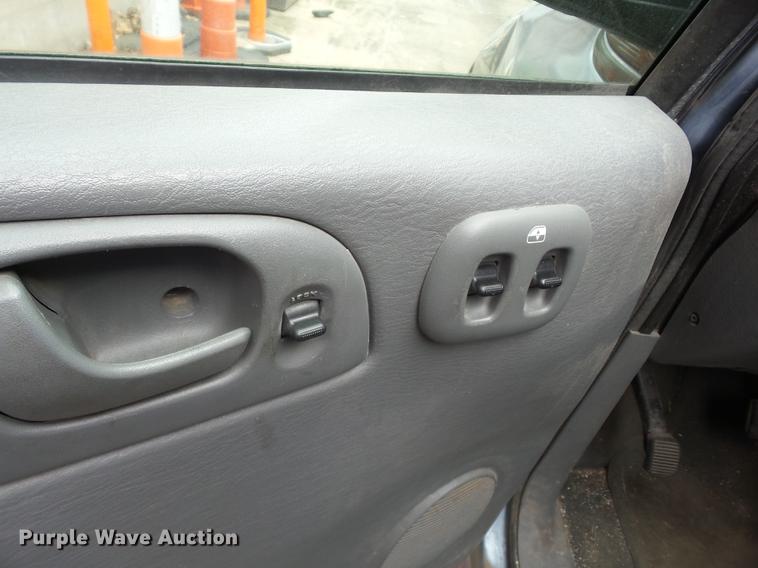 image for item G1120 2005 Dodge Grand Caravan SE van