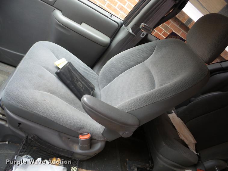 image for item G1120 2005 Dodge Grand Caravan SE van