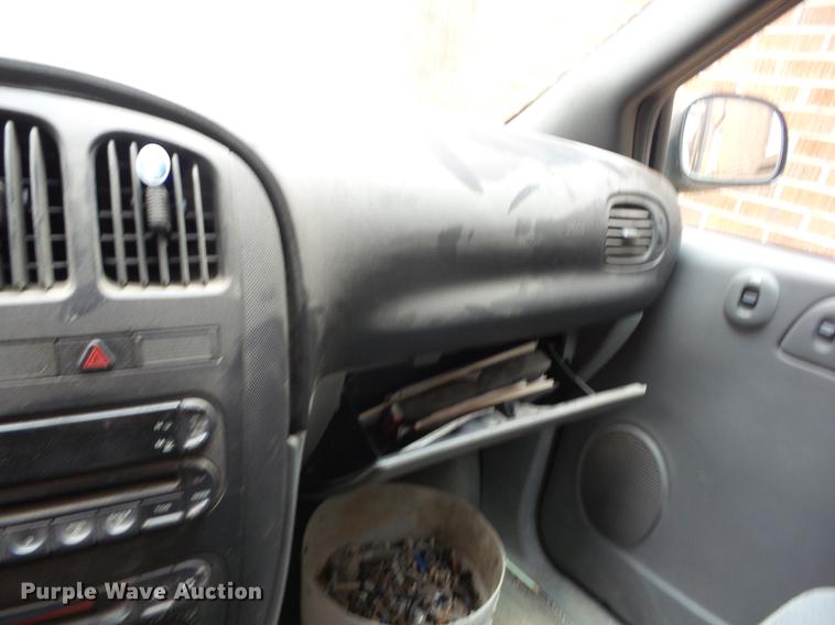 image for item G1120 2005 Dodge Grand Caravan SE van