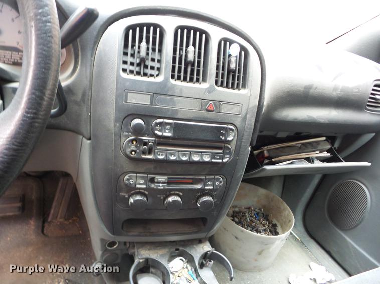 image for item G1120 2005 Dodge Grand Caravan SE van