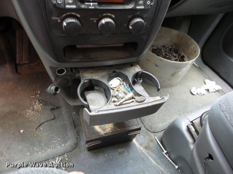 image for item G1120 2005 Dodge Grand Caravan SE van