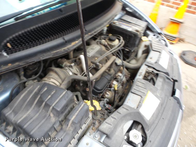 image for item G1120 2005 Dodge Grand Caravan SE van